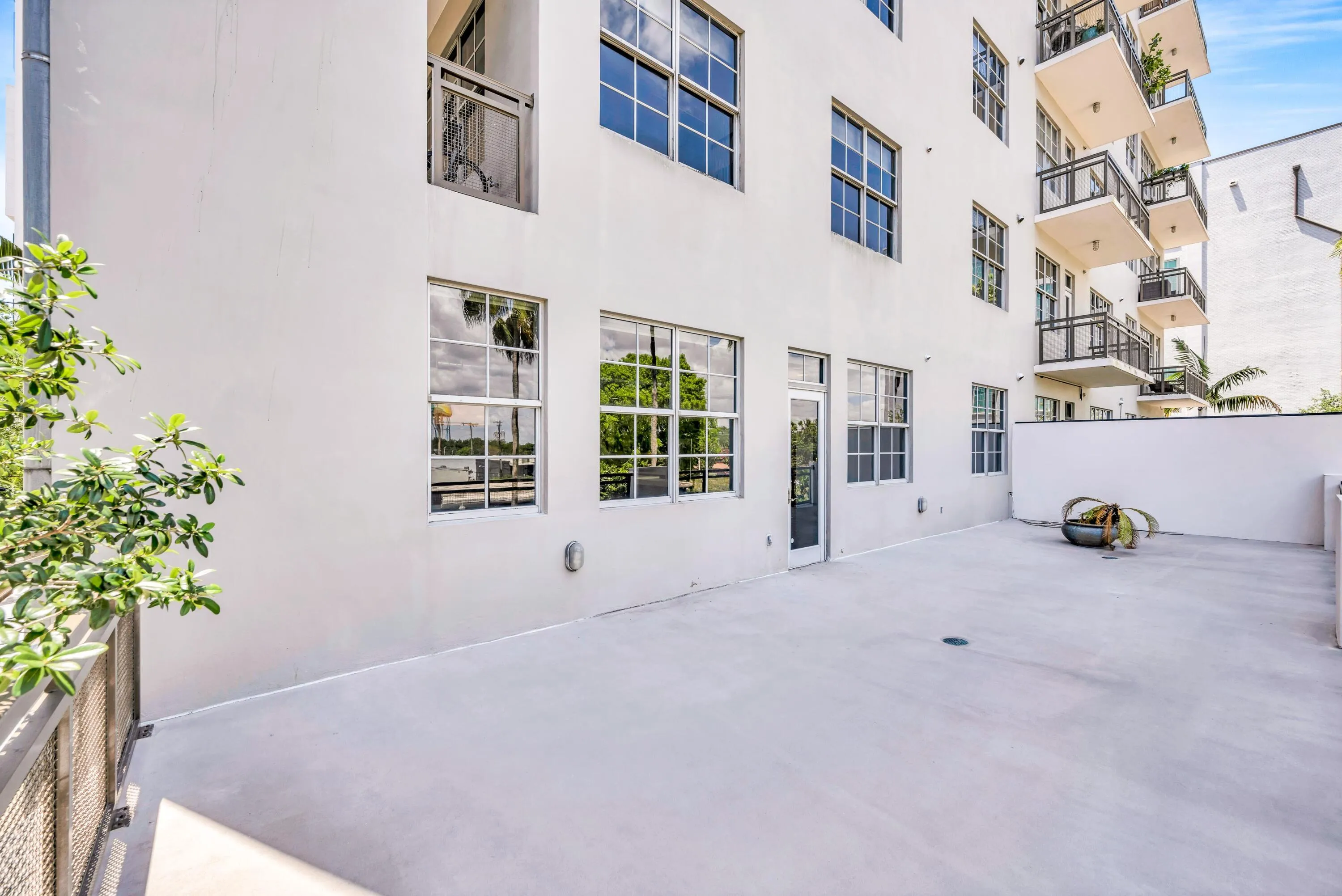 411 NW 1ST AVE #202--24