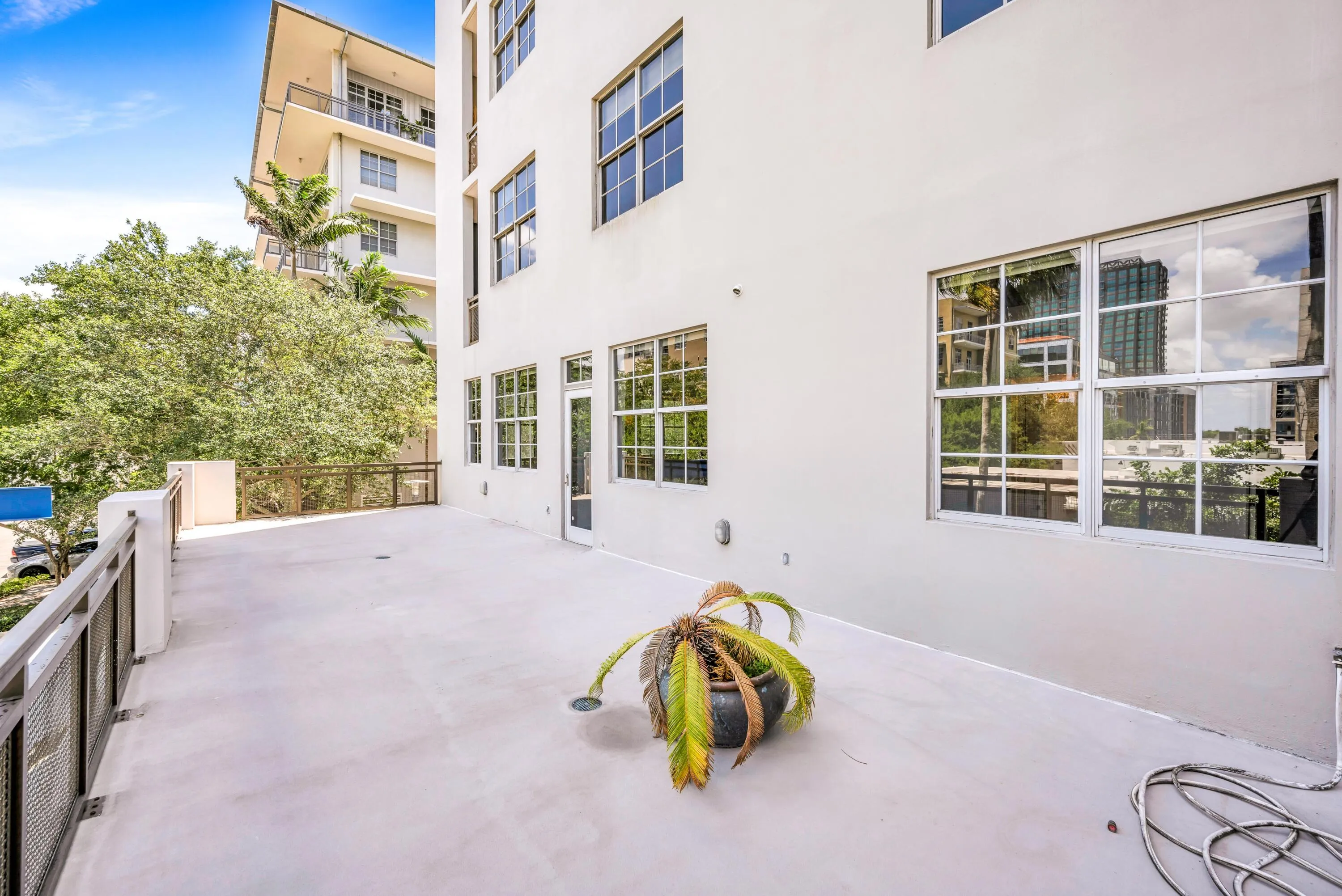 411 NW 1ST AVE #202--22
