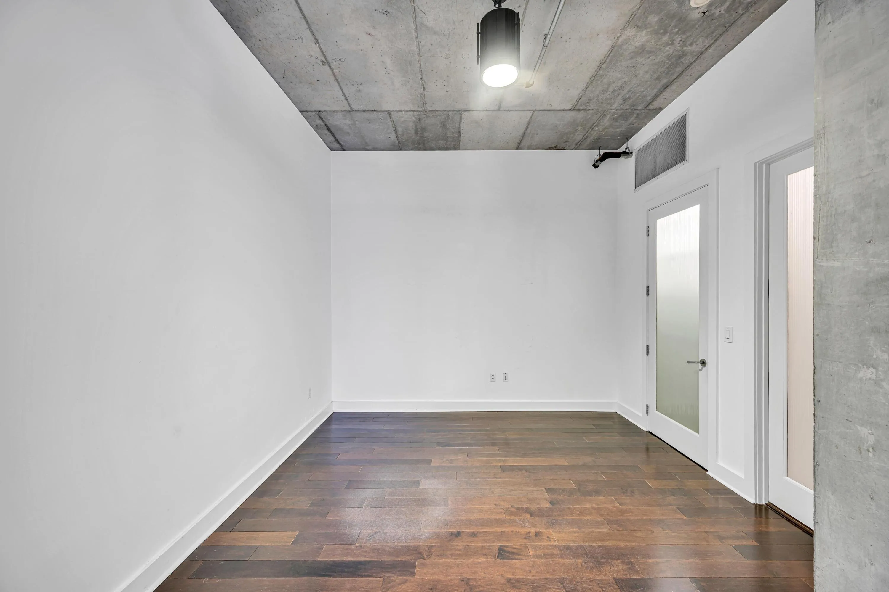411 NW 1ST AVE #202--35
