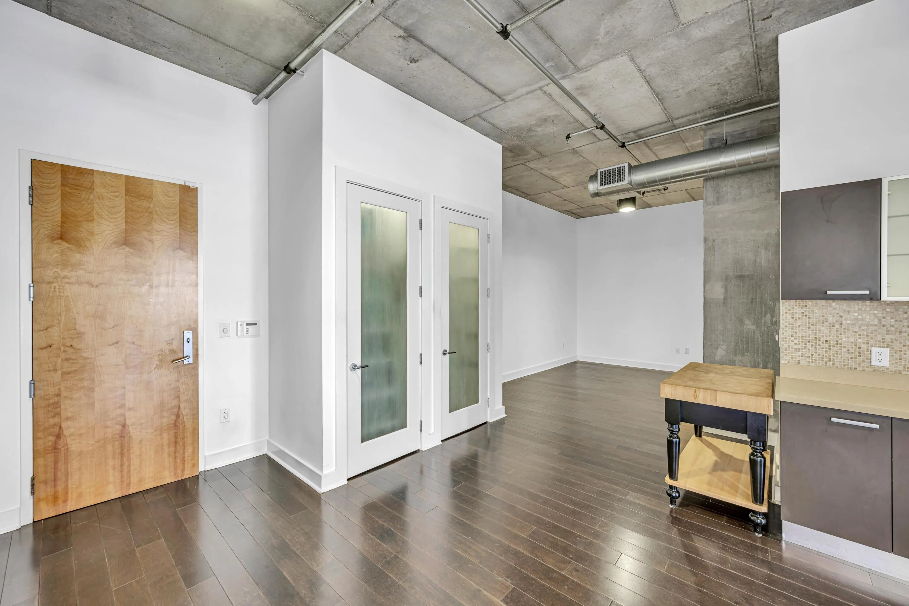 411 NW 1ST AVE #202--34