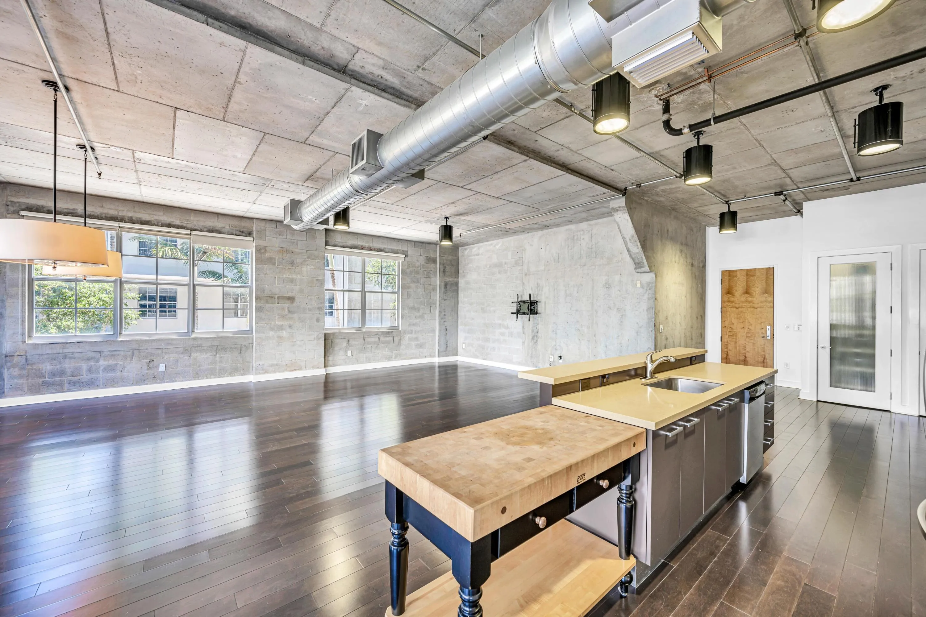 411 NW 1ST AVE #202--18