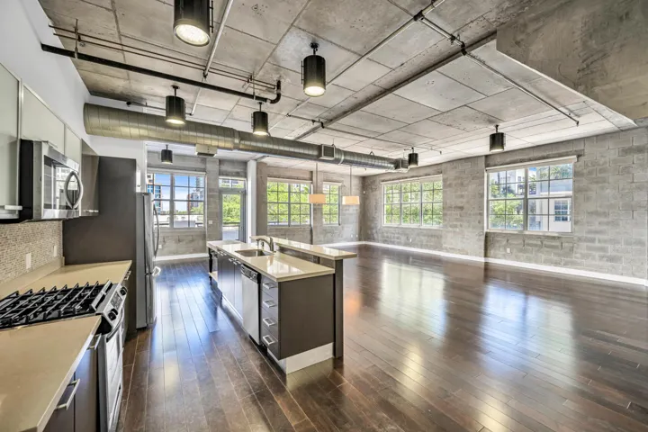 411 NW 1ST AVE #202--3