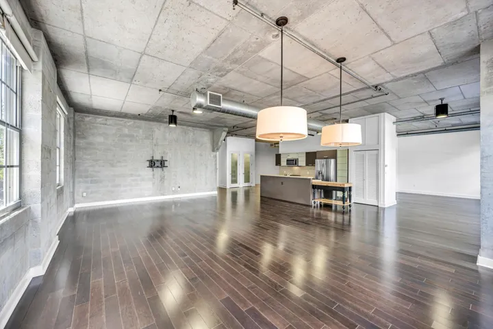 411 NW 1ST AVE #202--10