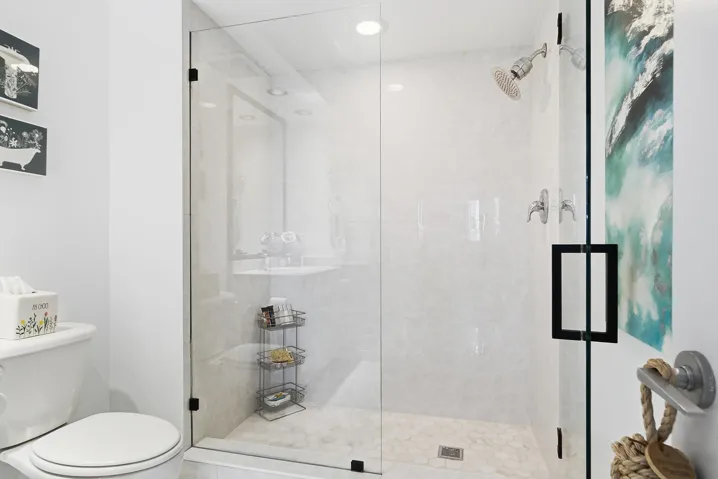 1551-N-FLAGLER-DR-605-33401-033