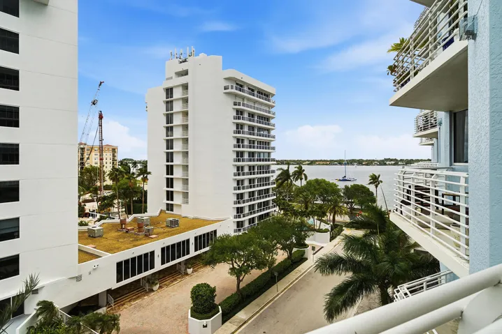 1551-N-FLAGLER-DR-605-33401-007