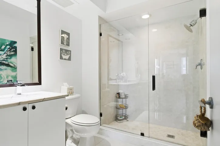 1551-N-FLAGLER-DR-605-33401-031