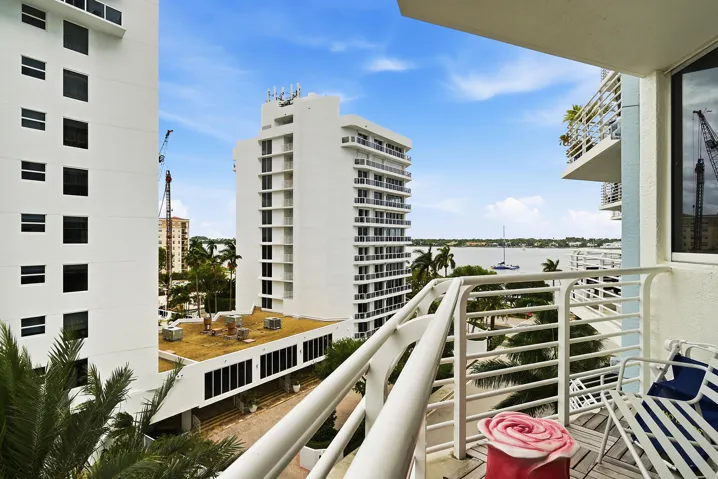 1551-N-FLAGLER-DR-605-33401-006