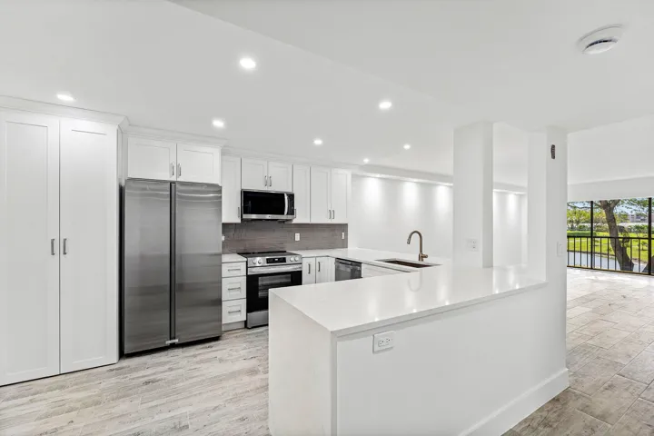 004-7192HuntingtonLane-DelrayBeach-FL-33