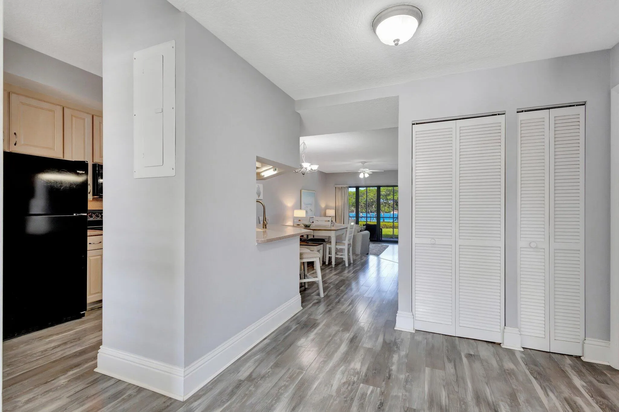 200 Waterside - Front Interior Entrance