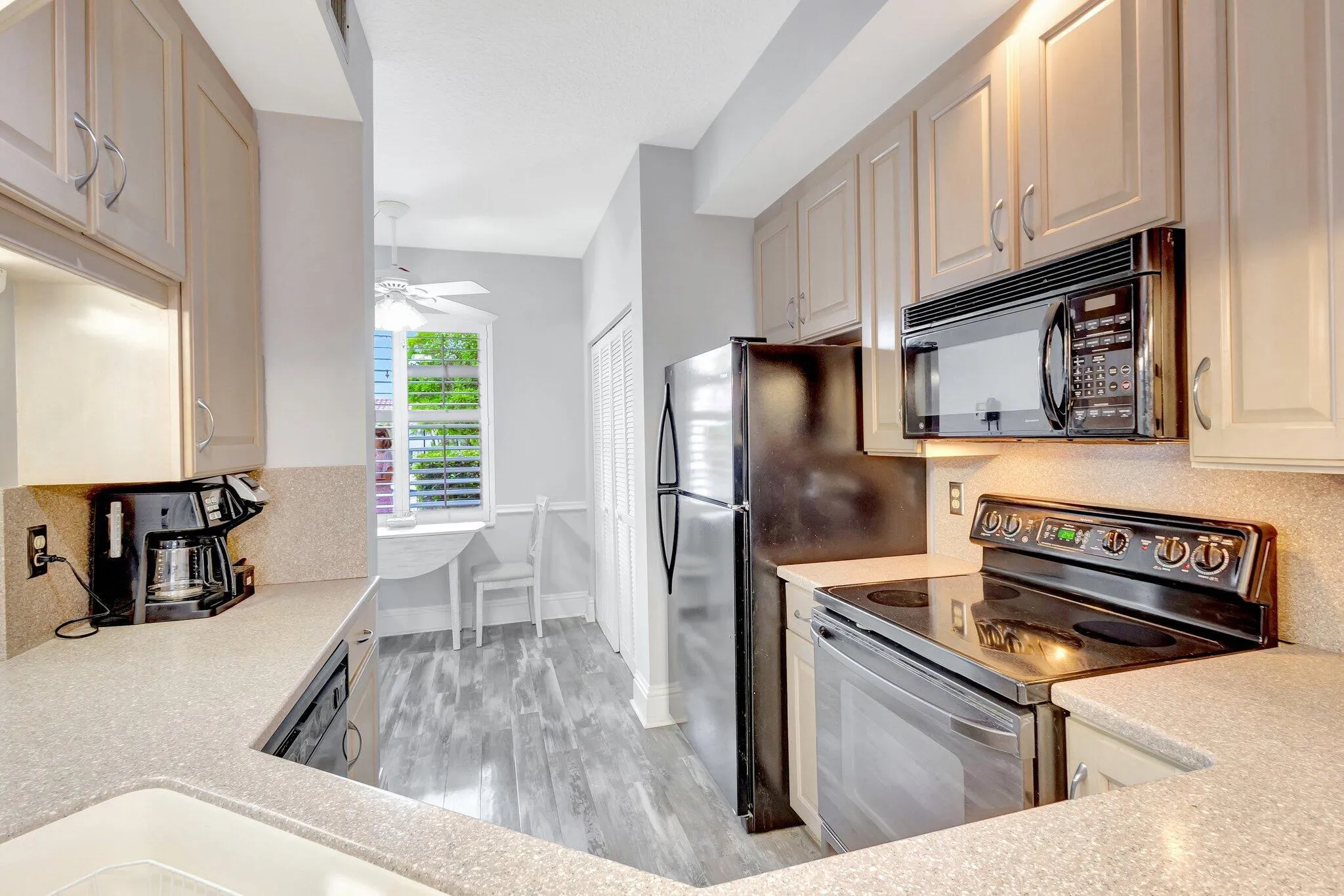 200 Waterside 109 - Kitchen4