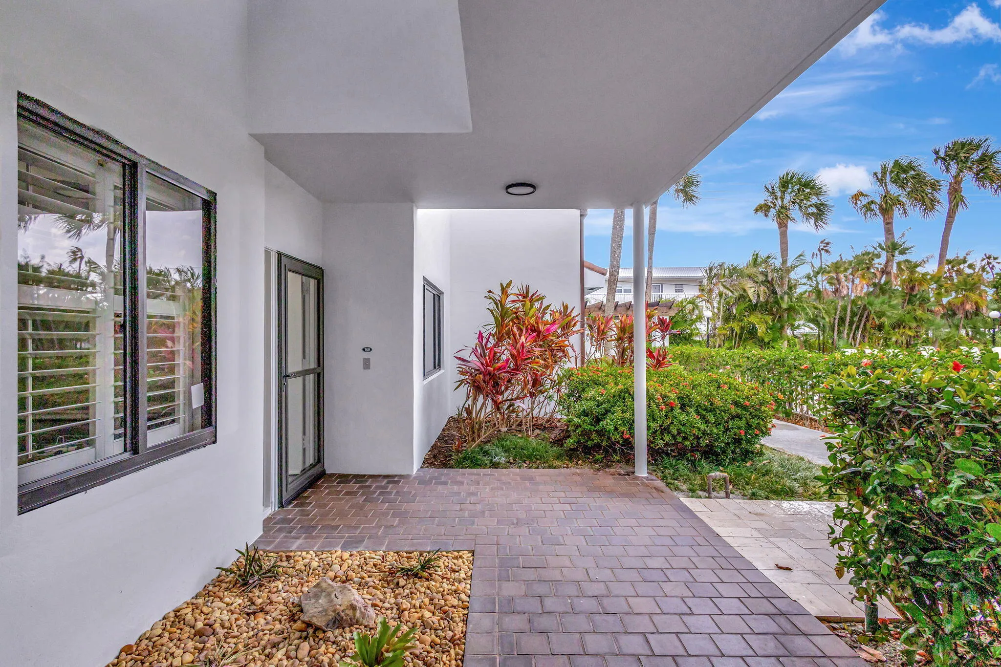 200 Waterside - Exterior - Front Entranc