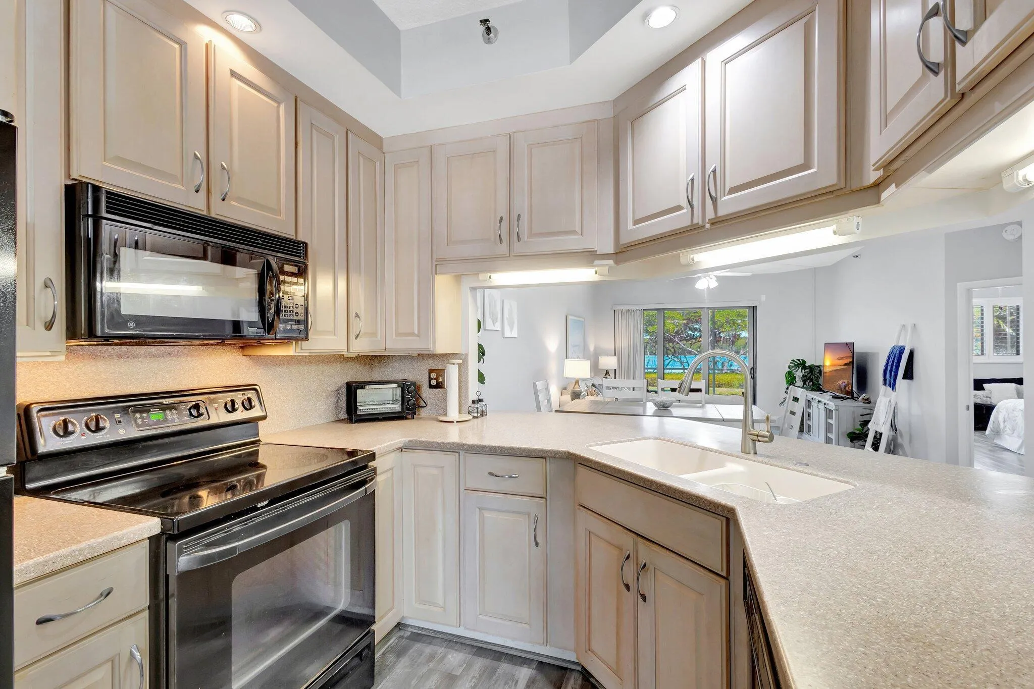 200 Waterside 109 - Kitchen2