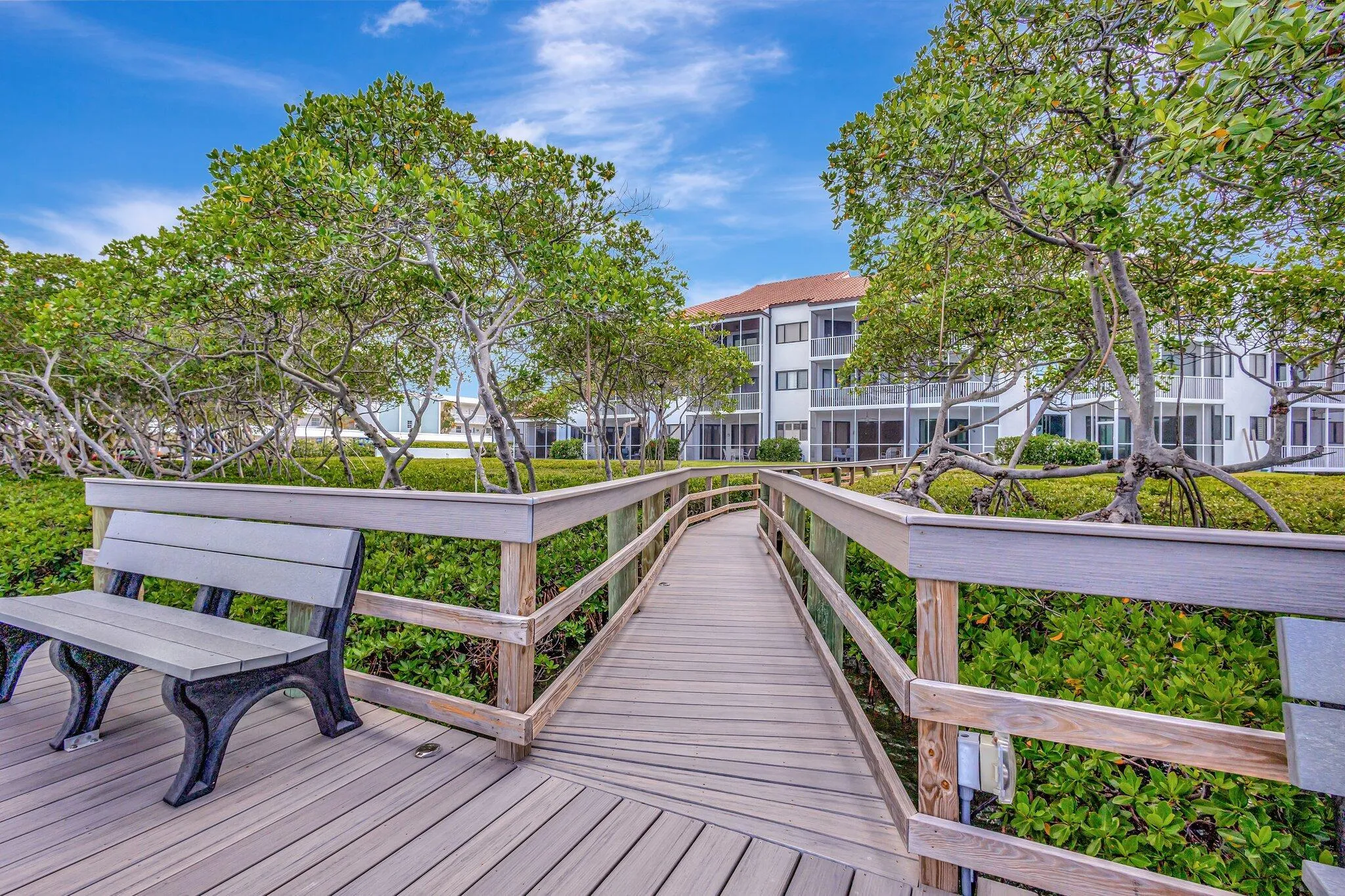 200 Waterside 109 - Exterior Back View o