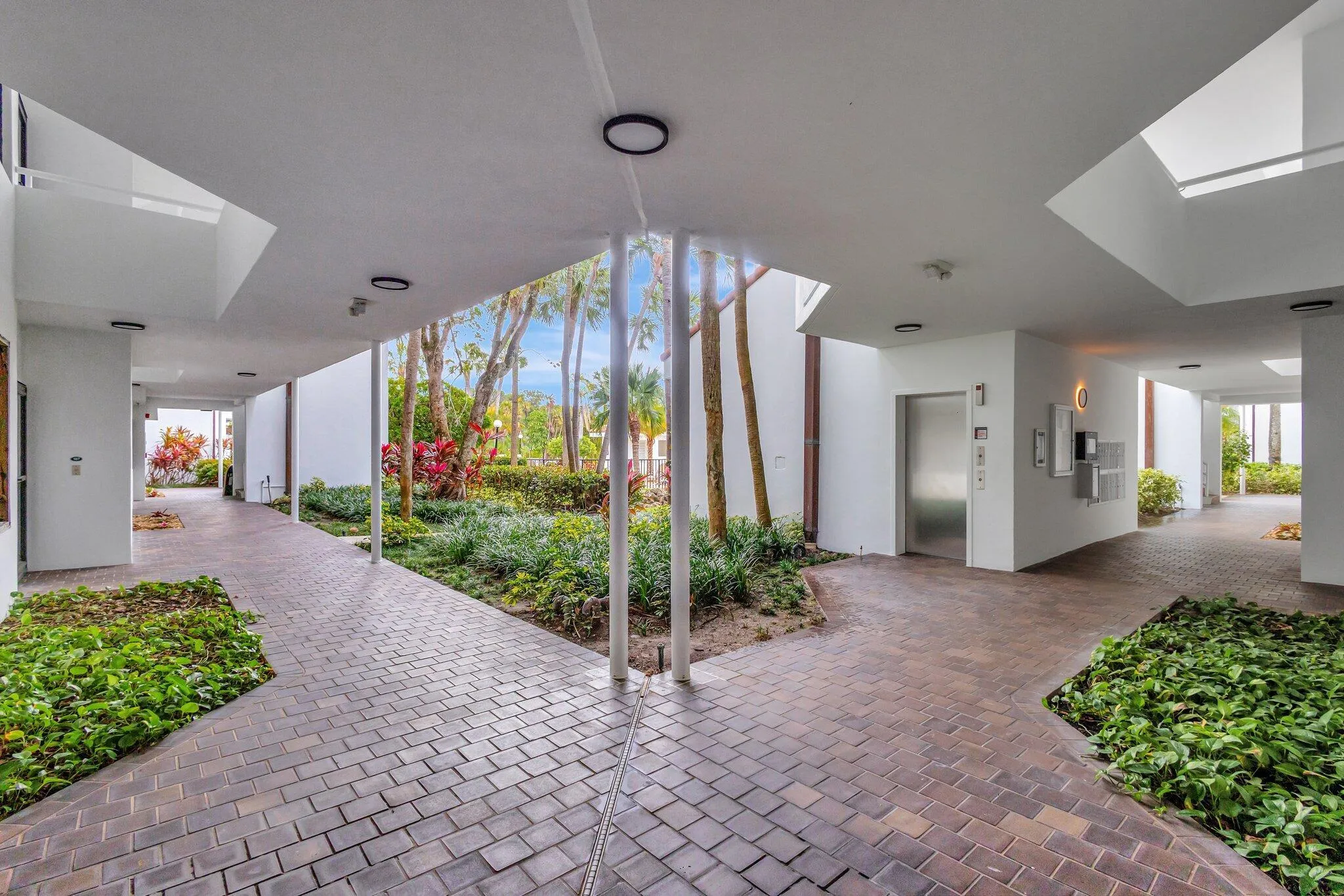 200 Waterside - Exterior 3