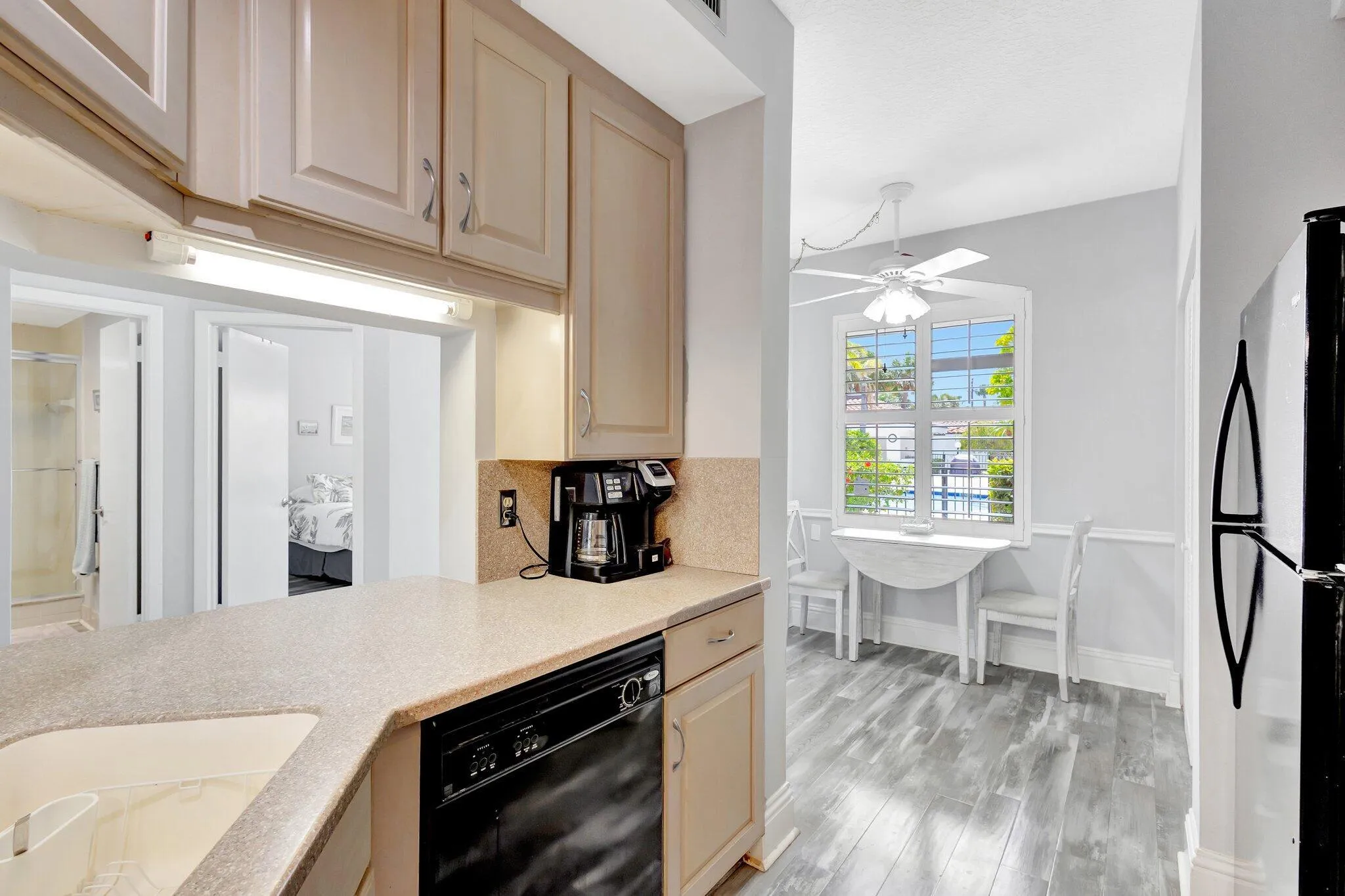 200 Waterside 109 - Kitchen3