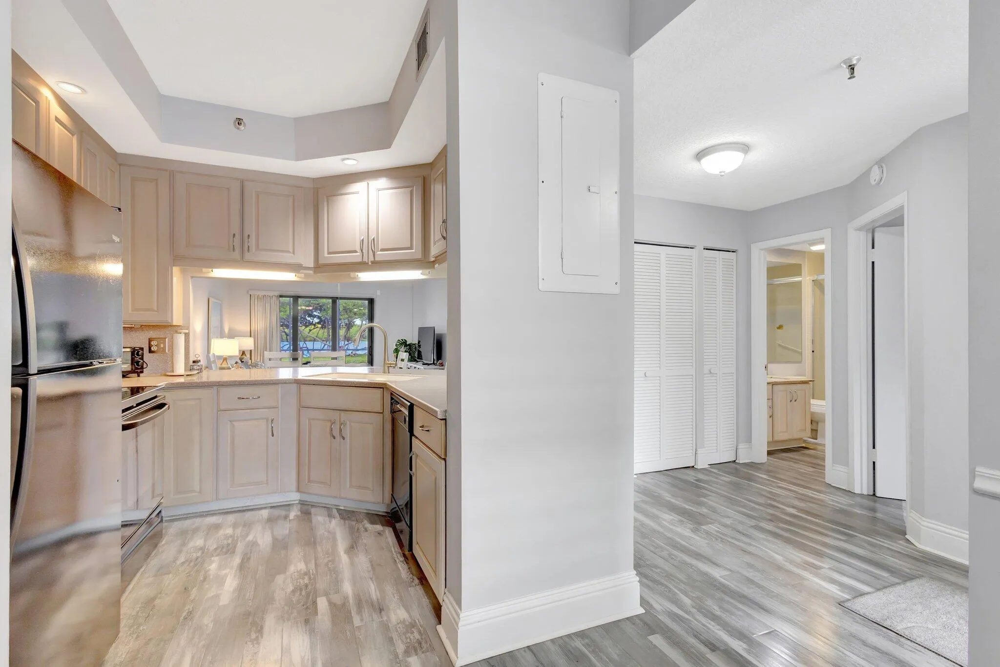 200 Waterside 109 - Kitchen + Hallway