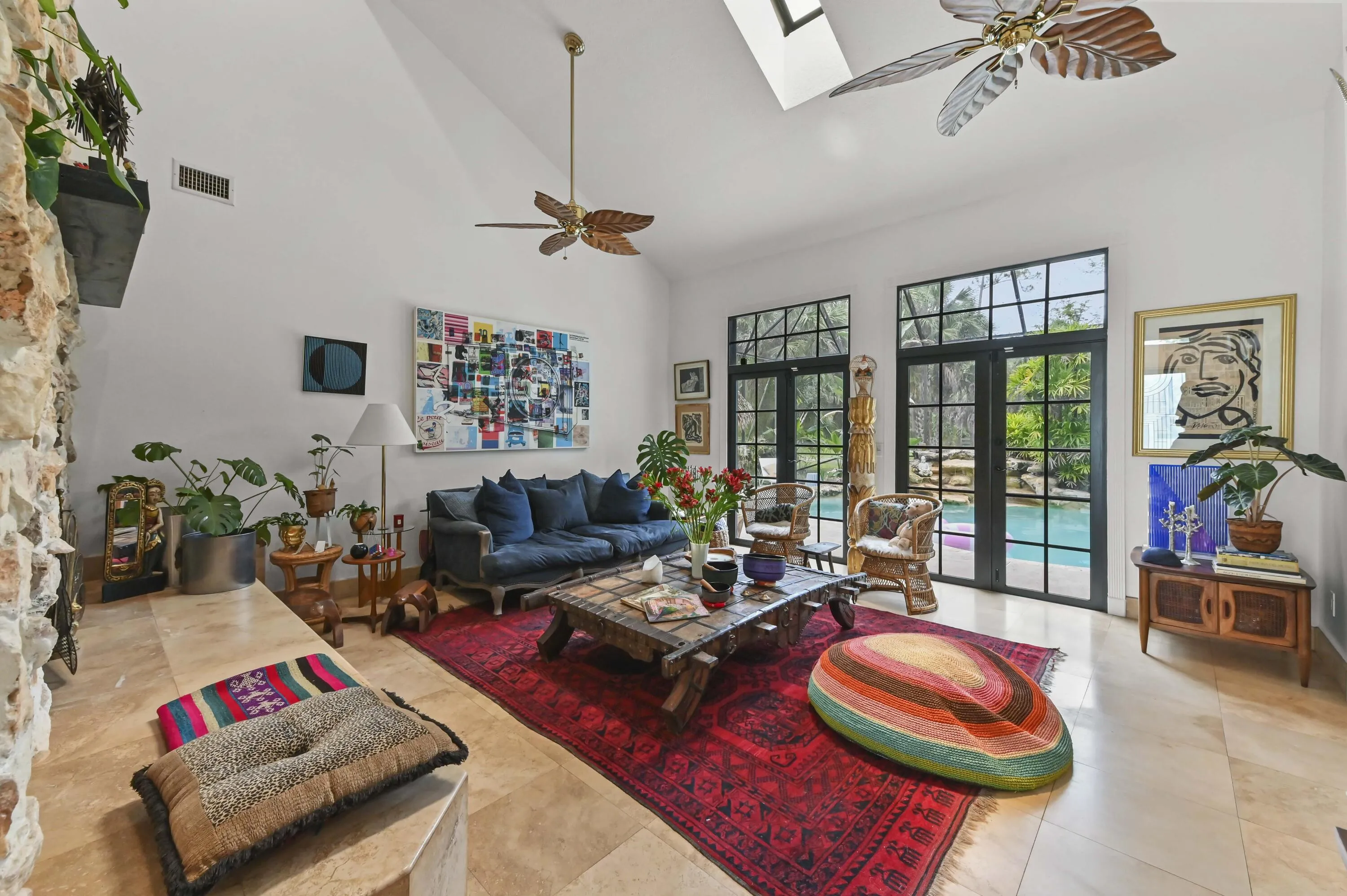 09 Living Room 01