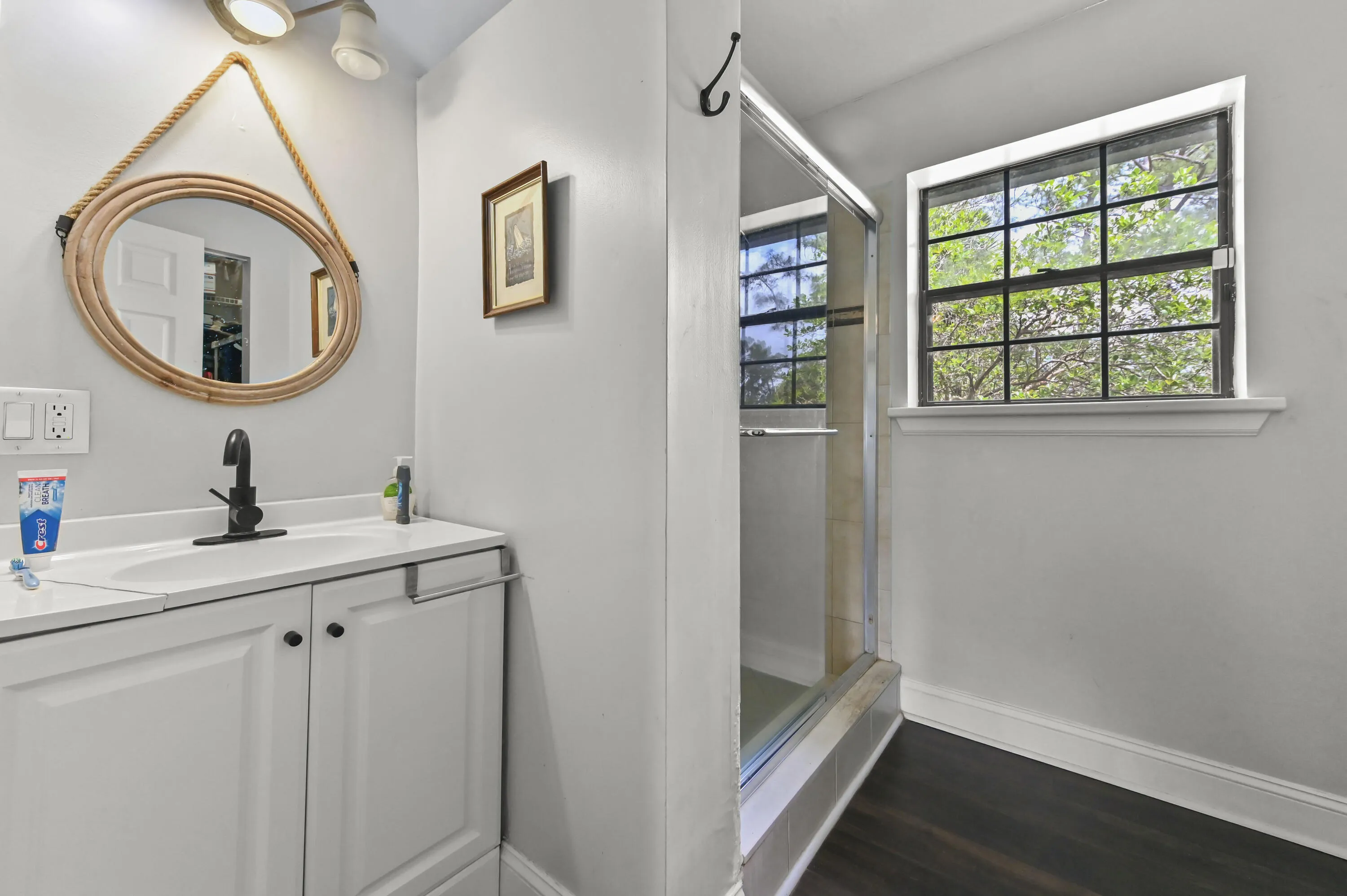 40 Bathroom 01