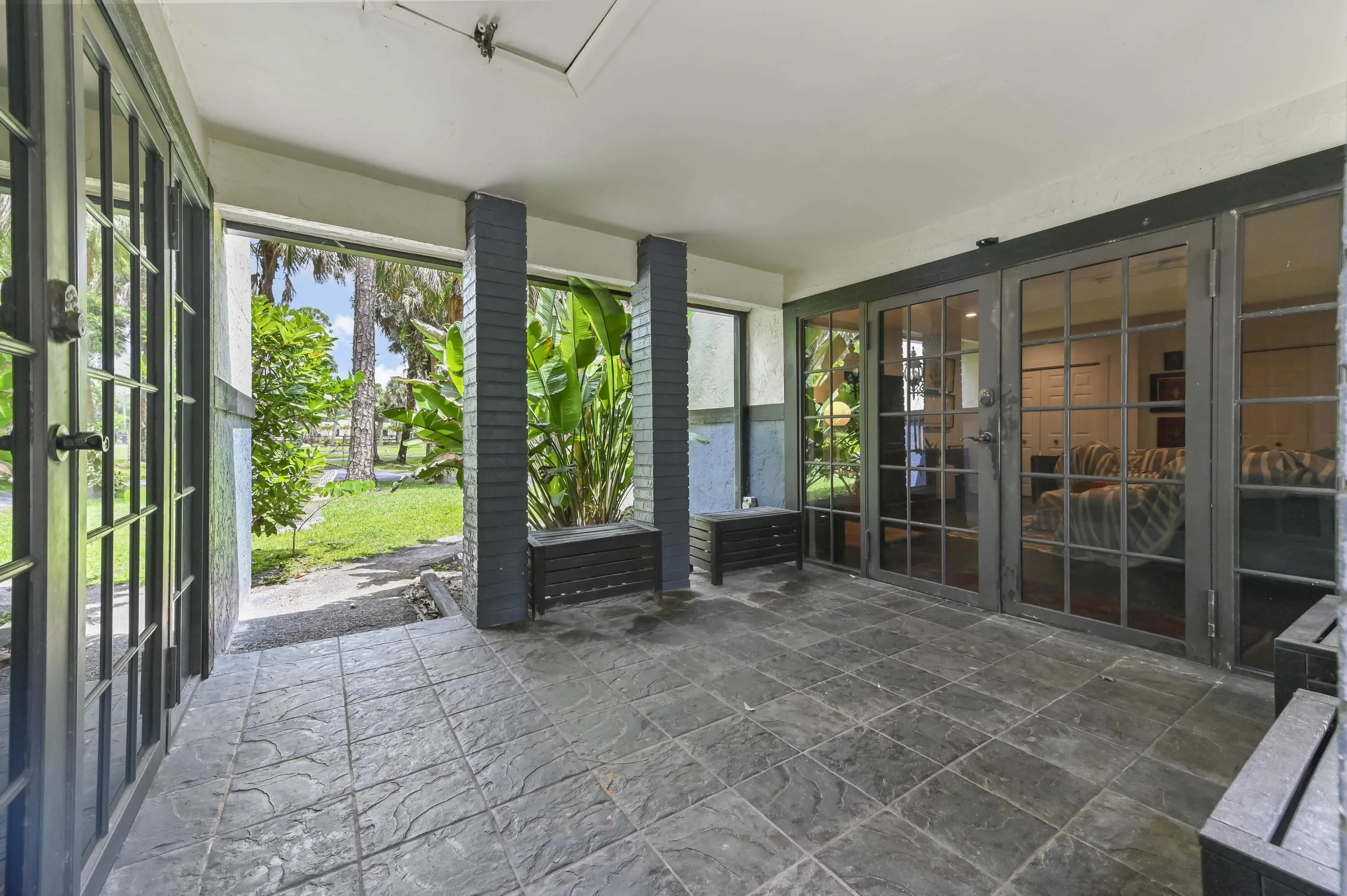 24 Patio 01