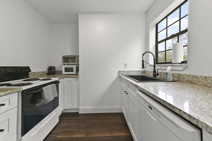 55 Kitchen 01