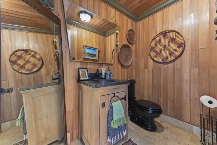 08 bathroom 01