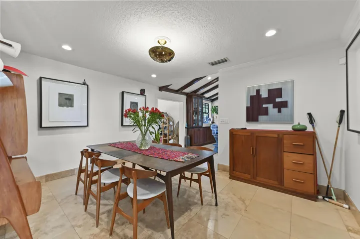 17 Dining Room 02