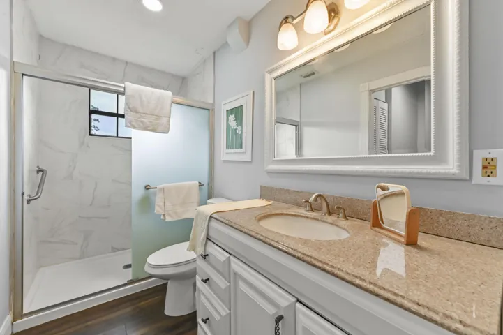 60 Bathroom 01