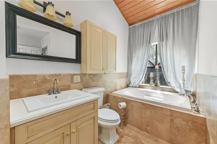 30 Bedroom 02