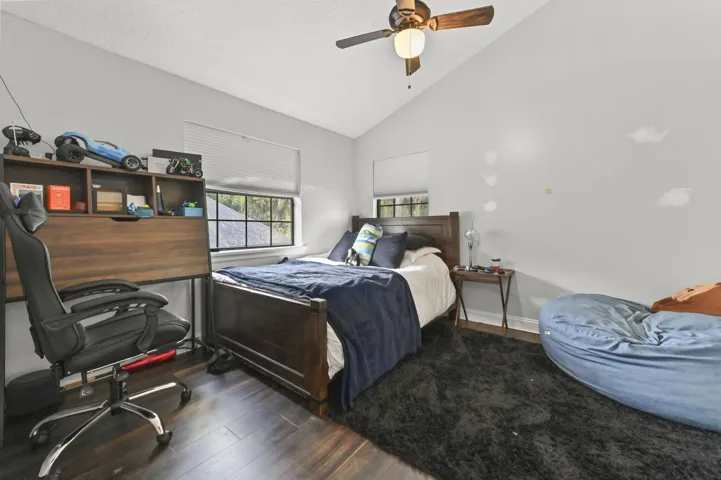 38 Bedroom 01