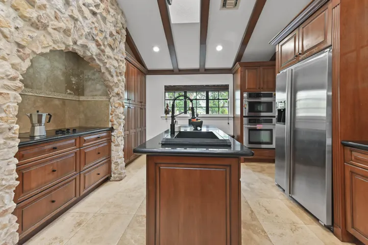 19 Kitchen 02