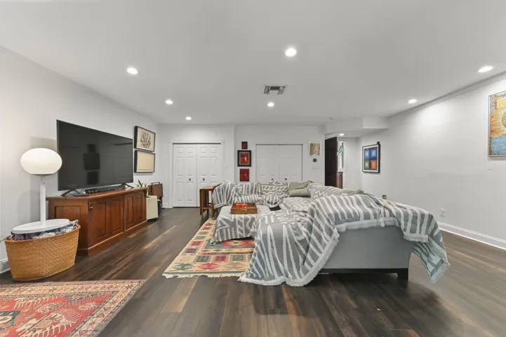 23 Family Room 03