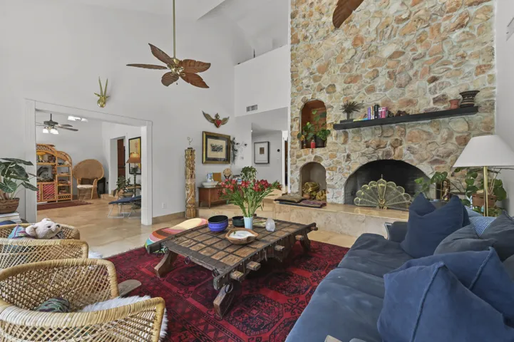 11 Living Room 03