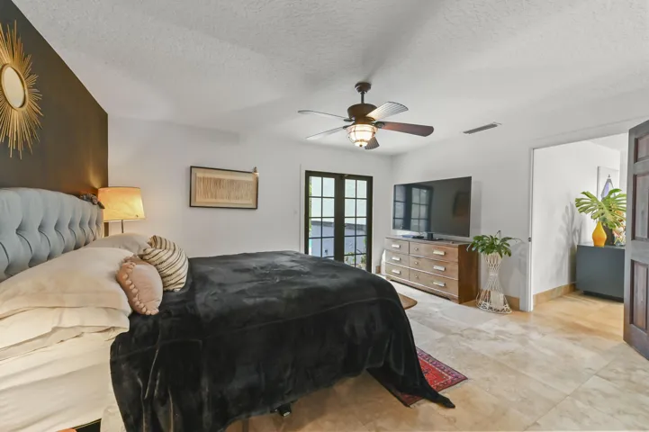 27 Bedroom 02