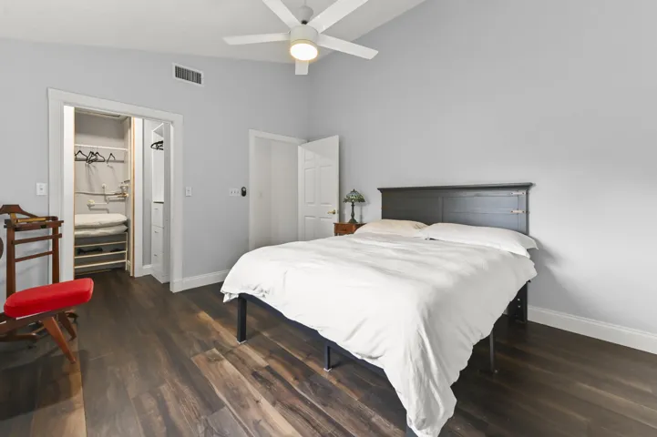 58 Bedroom 02