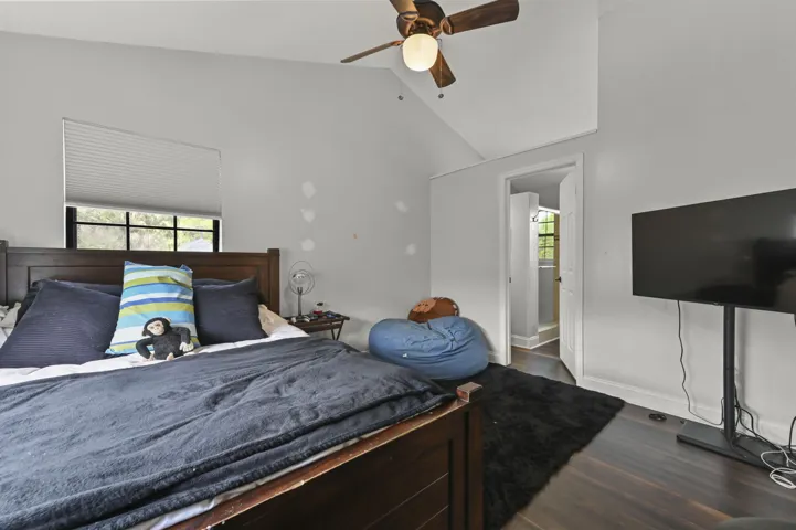 39 Bedroom 02