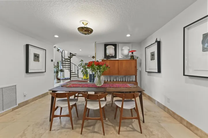 16 Dining Room 01