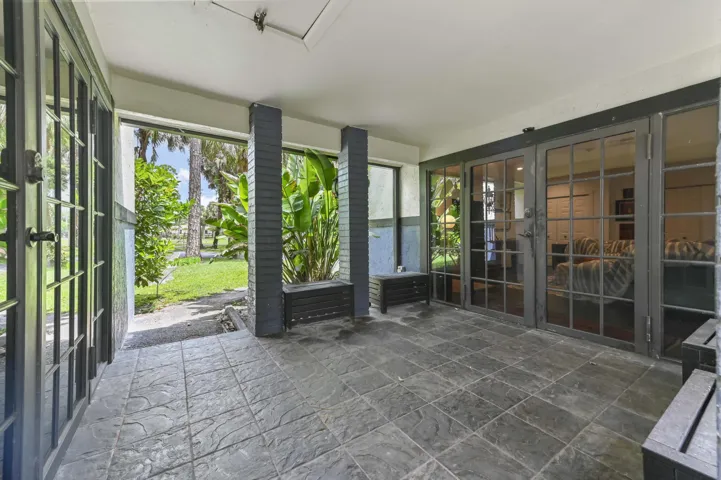 24 Patio 01