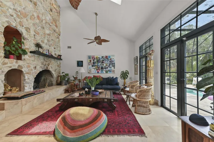 10 Living Room 02