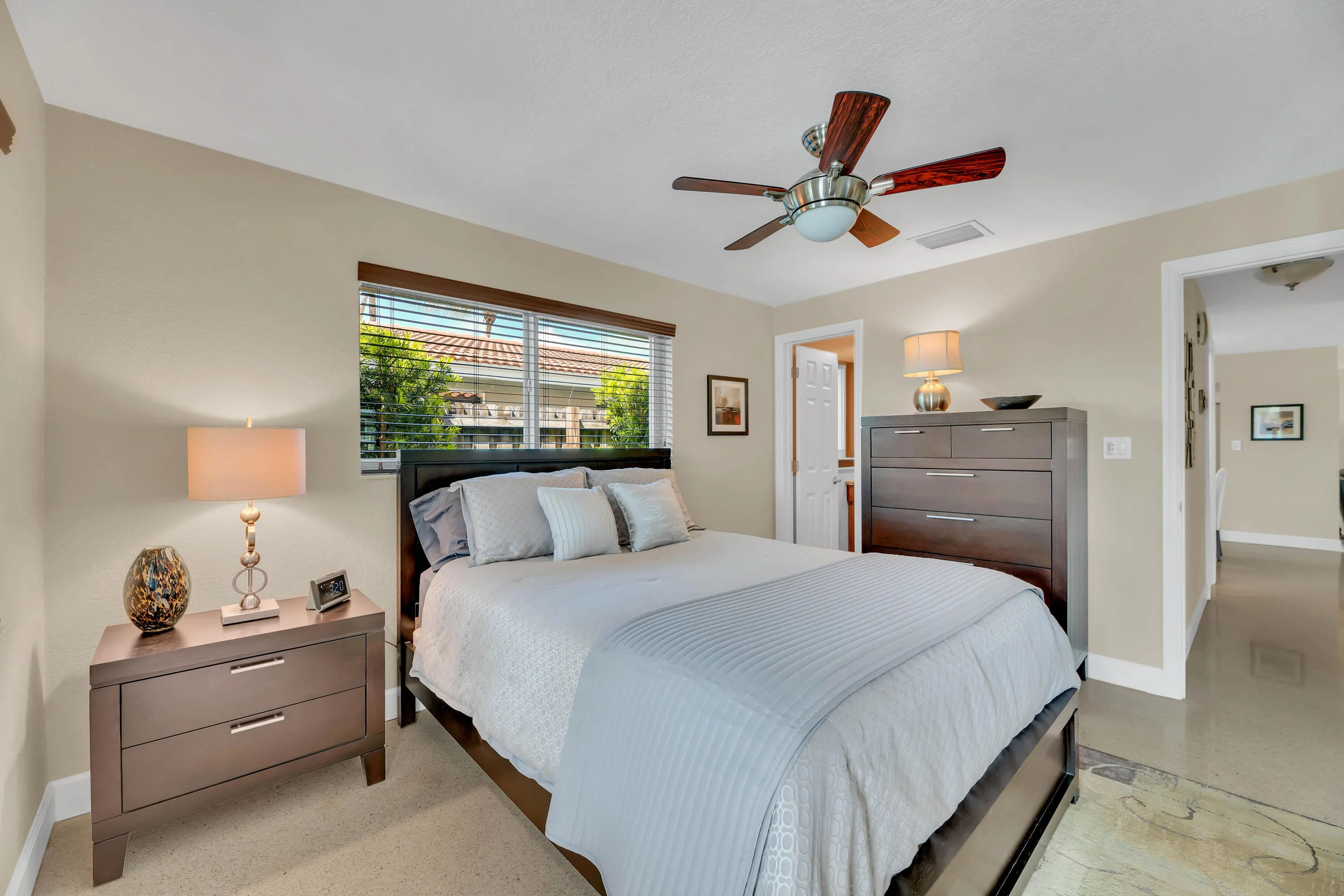 2401 NE 17th Terrace-24