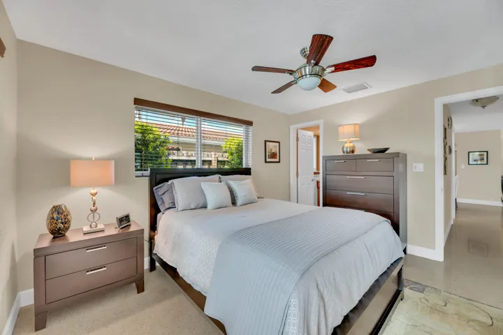 2401 NE 17th Terrace-24