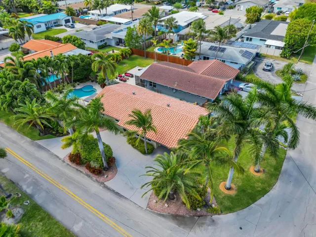 2401 NE 17th Terrace-40