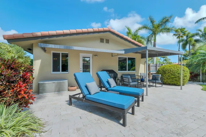 2401 NE 17th Terrace-35