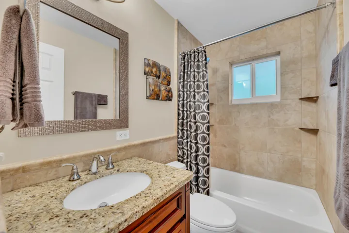 2401 NE 17th Terrace-18