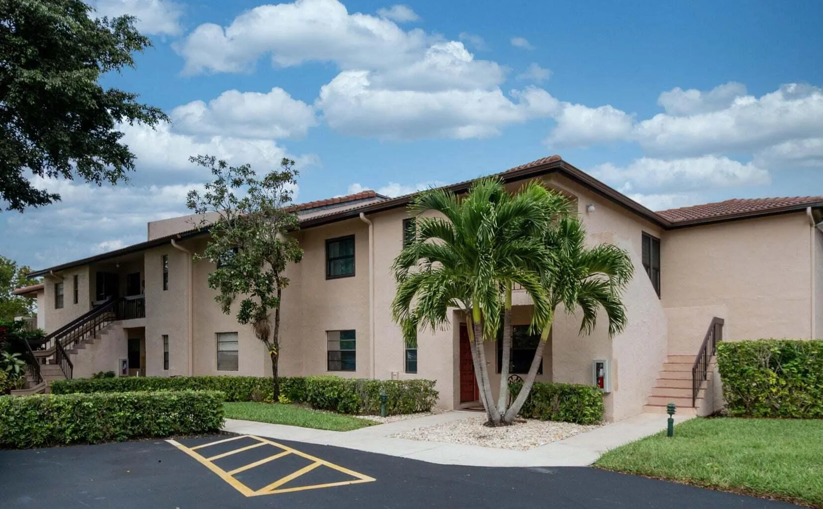 9285 Vista del Lago Building