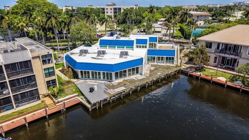 Aerial View/Clubhouse