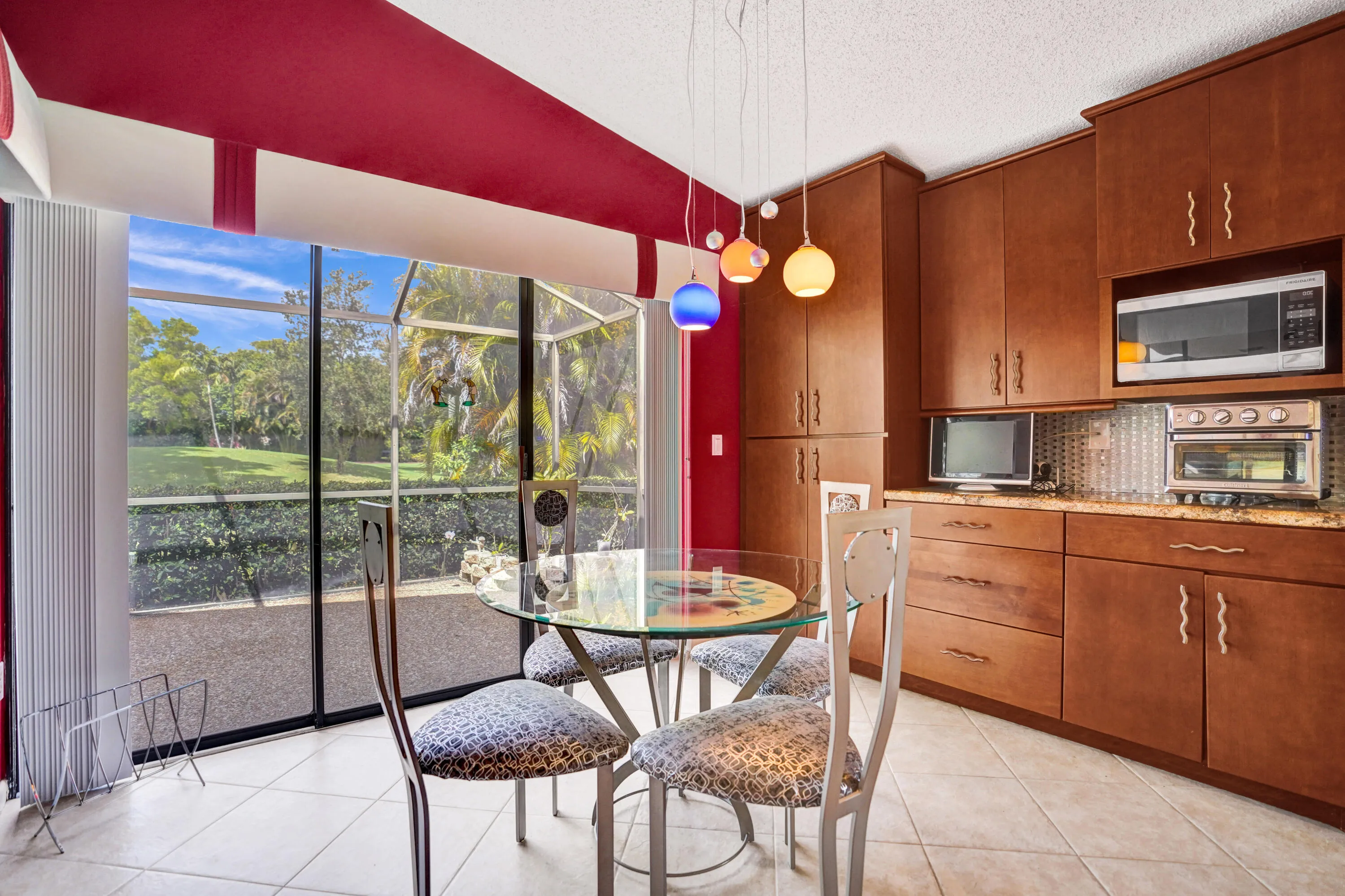 Eat-in Kitchen