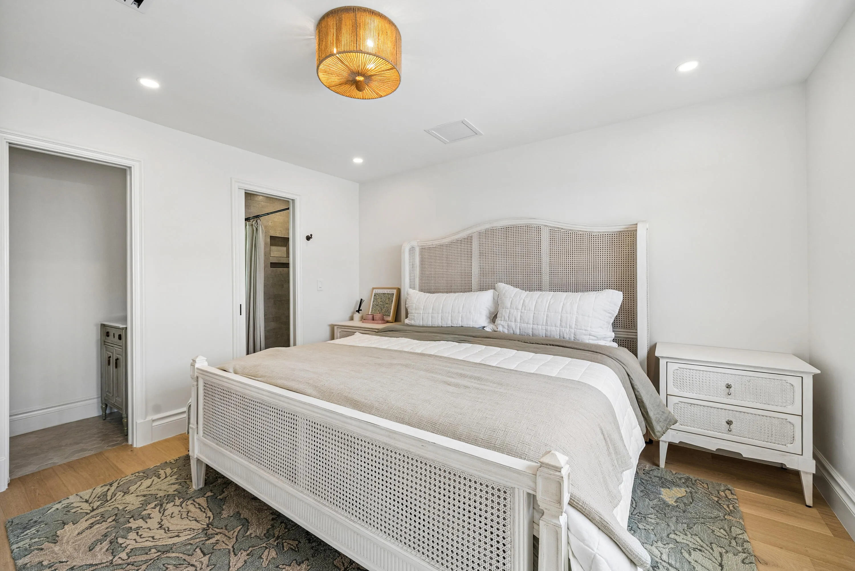 Guest bedroom