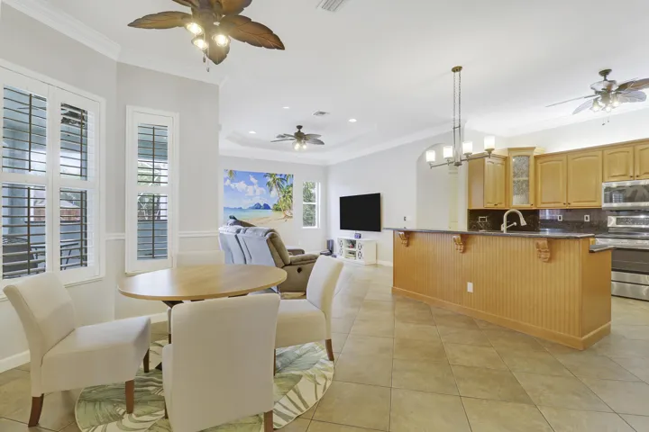 eat-in kitchen and view of bar area
