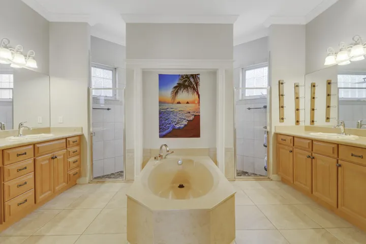 dual walk-in showers and soaking tub
