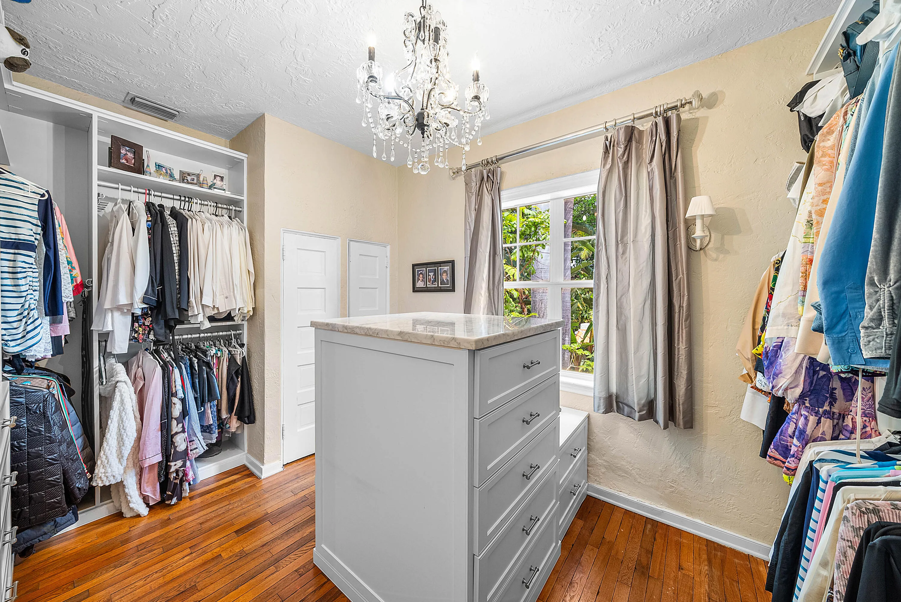 Walk-in Closet